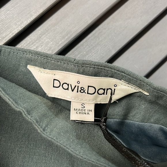 🦋 NWT Davi and Dani Ladies skirt size S - Picture 2 of 4